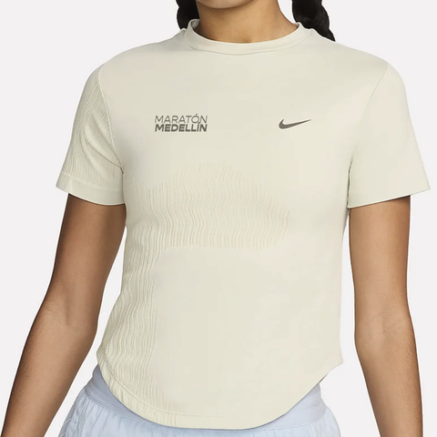 Oferta Amor y Amistad - Camiseta Damas Edición Especial Nike x MM + Poster Conmemorativo 30 años Maratón Medellín