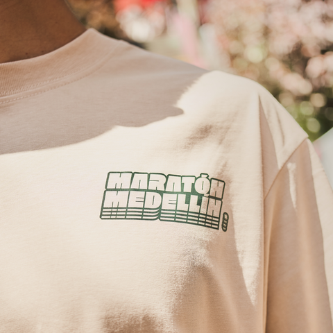 Camiseta Oversize Blanca Maratón Medellín 2025