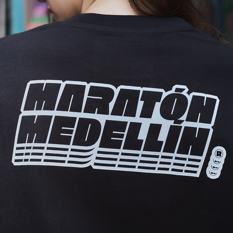 Camiseta Oversize Negra Maratón Medellín 2025