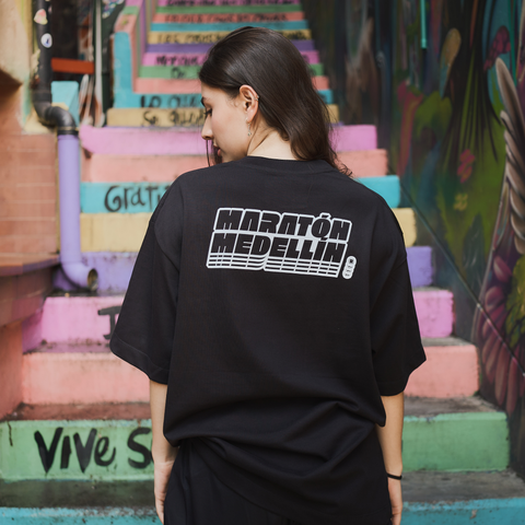 Camiseta Oversize Negra Maratón Medellín 2025