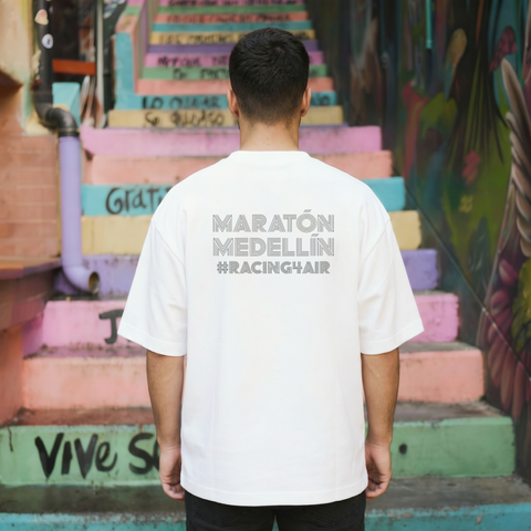 Camiseta Oversize Blanca Líneas Maratón Medellín 2025