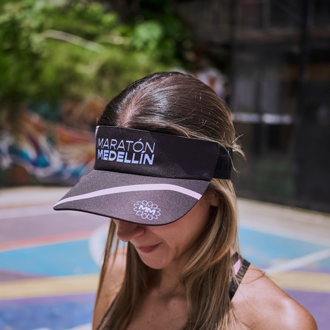 Visera Negra Maratón Medellín 2025